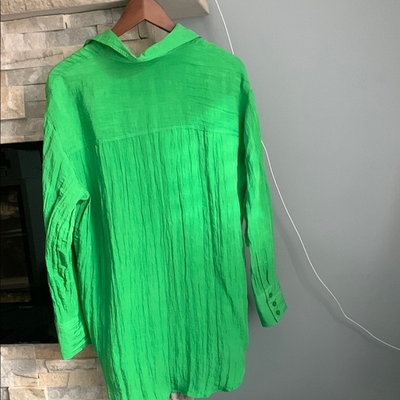 Vibrant Green Button-Up Shirt - Picture 7 of 7